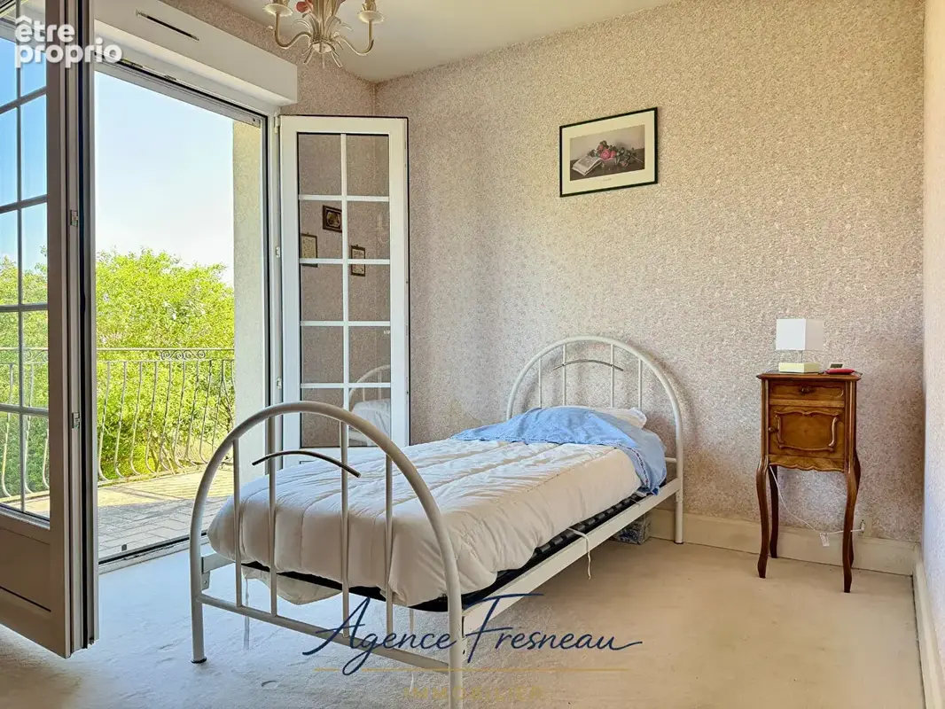 Maison familiale avec 4 chambres, sous-sol total et beau potentiel - photo 3