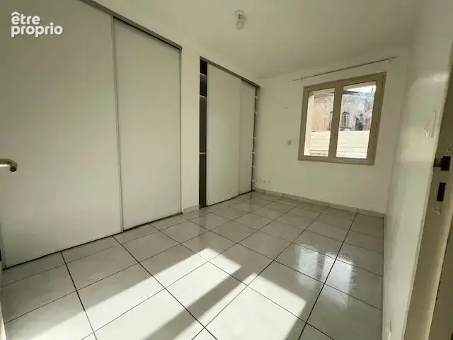 À saisir – Rare sur le secteur ! Appartement T2 en rez-de-jardin avec cour privative À deux pas du centre-ville de Roche-la-Moli - photo 6