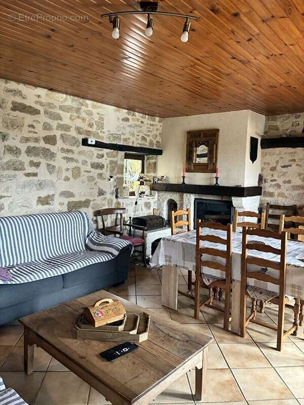 Maison à LENTILLAC-SAINT-BLAISE