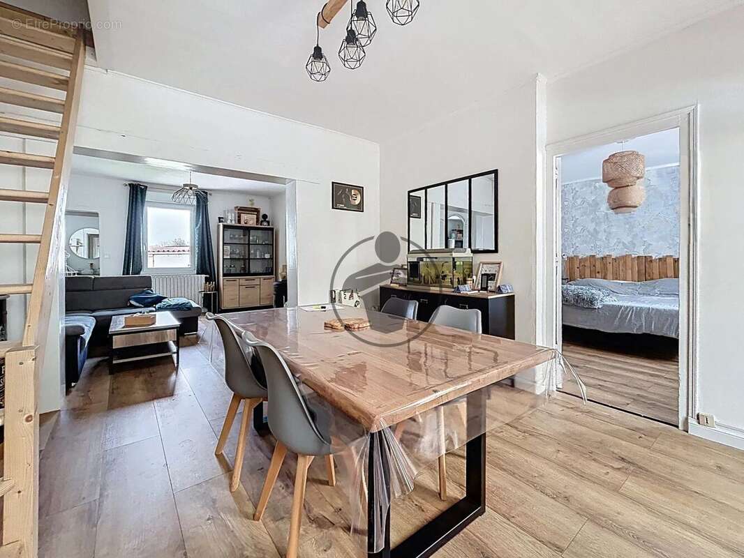 Maison à MONTESCOURT-LIZEROLLES