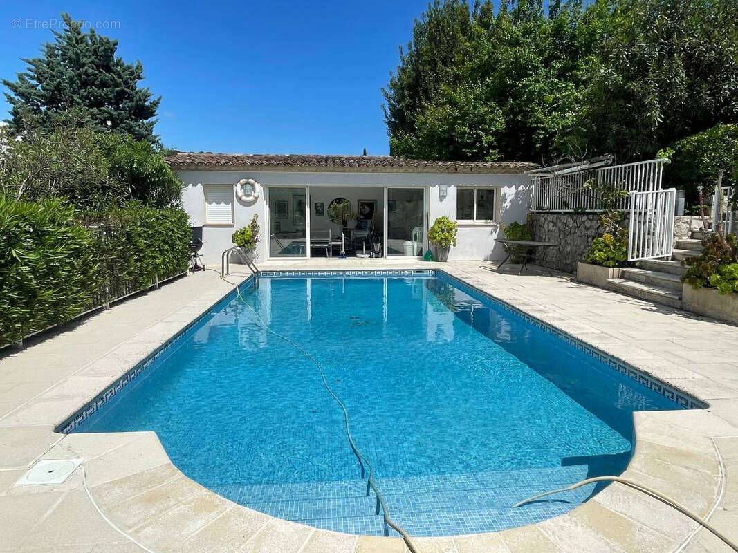 Propriete vence vue degagee collines piscine - photo 2