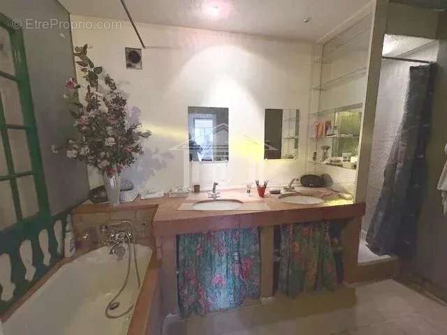 Maison à TOURRETTES