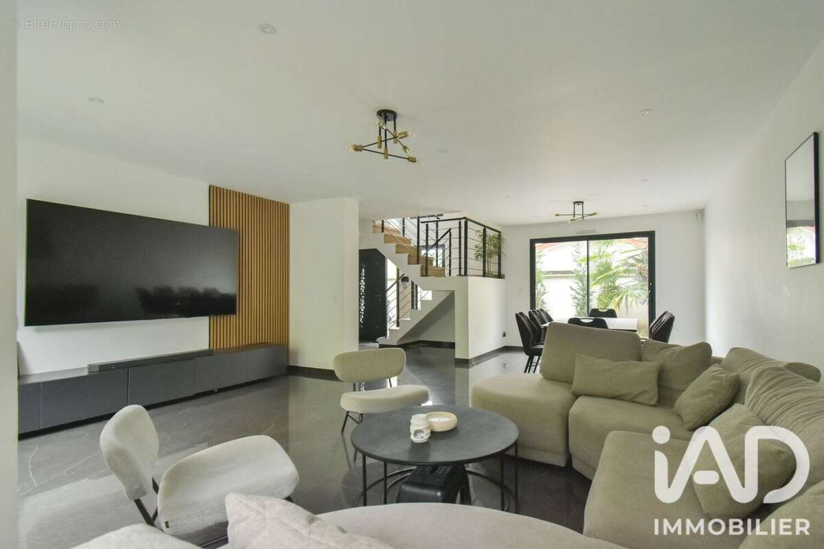 Maison 159 m² à Soisy-Sous-Montmorency  - photo 2