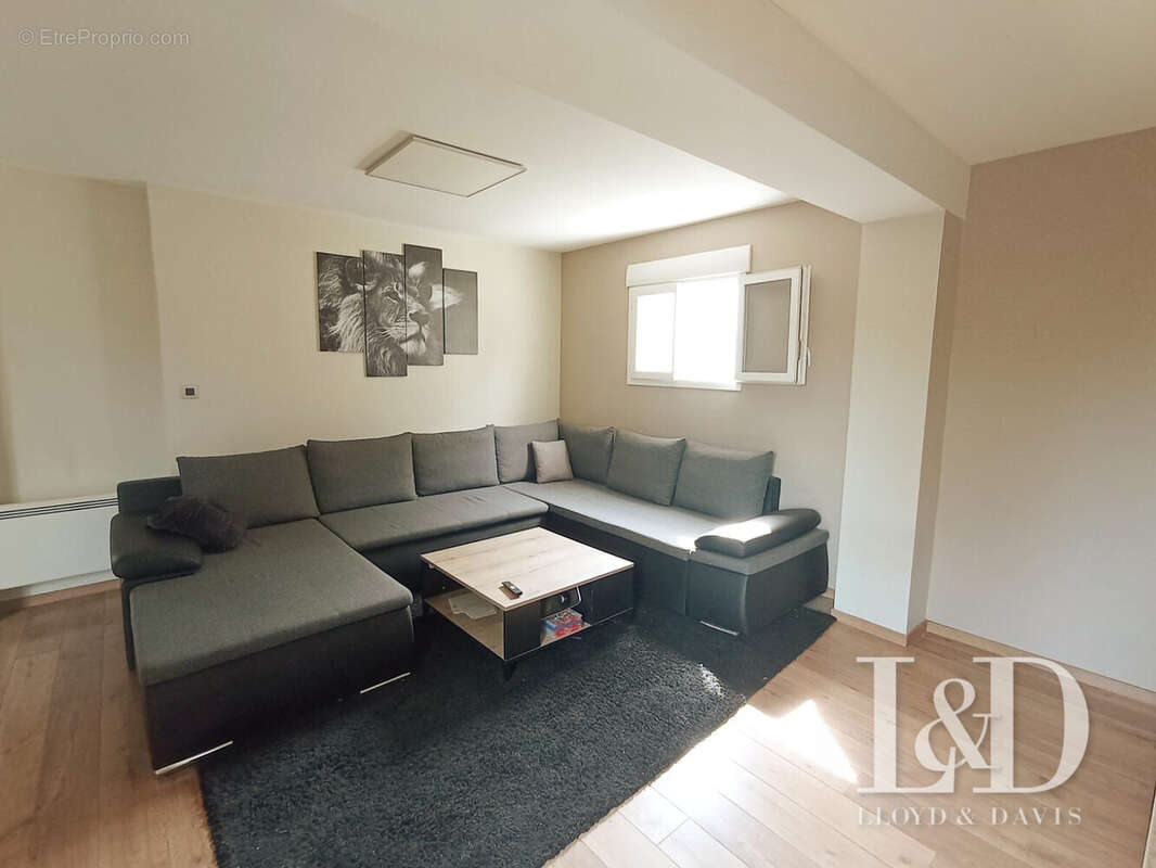 Maison à THORIGNY-SUR-OREUSE