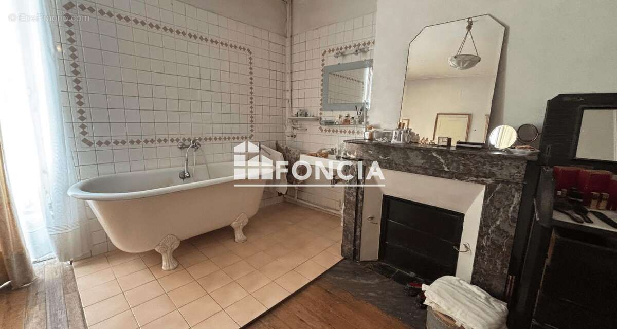Maison à LA BAZOGE
