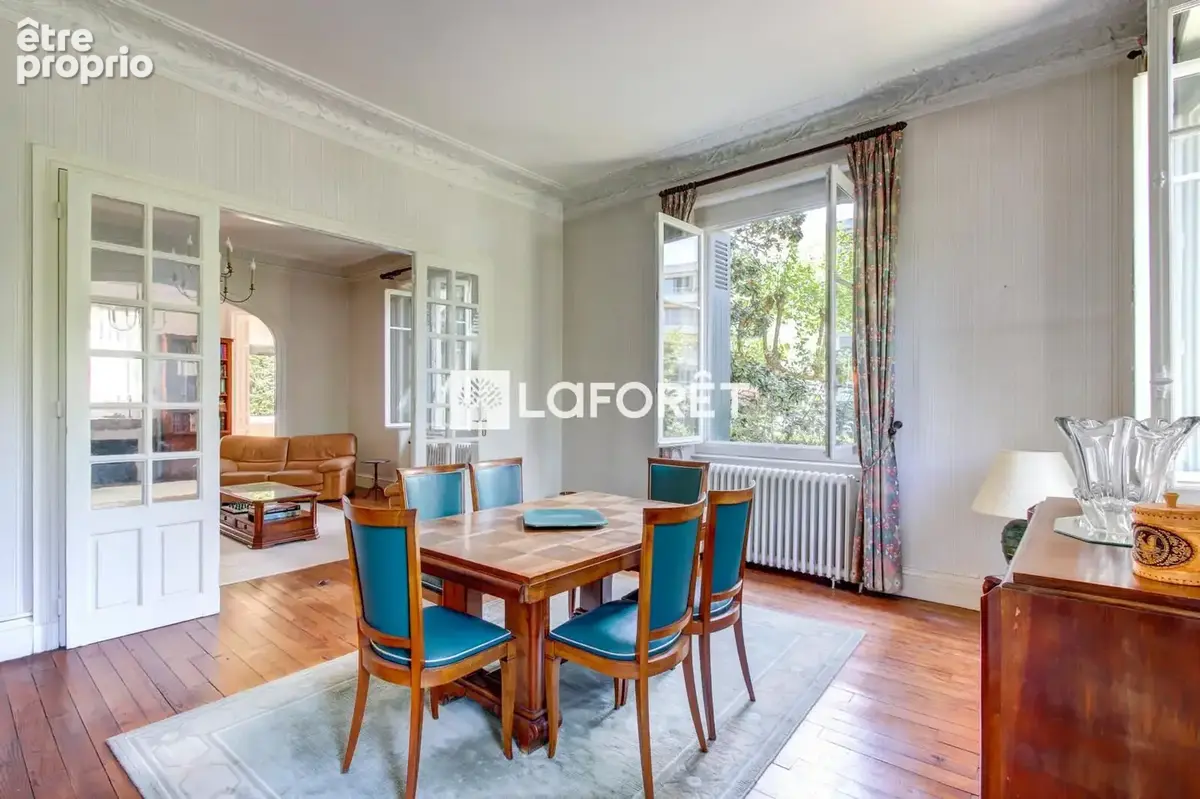 Maison bourgeoise du XIXe siècle de 300m2 quartier St Charles - photo 4
