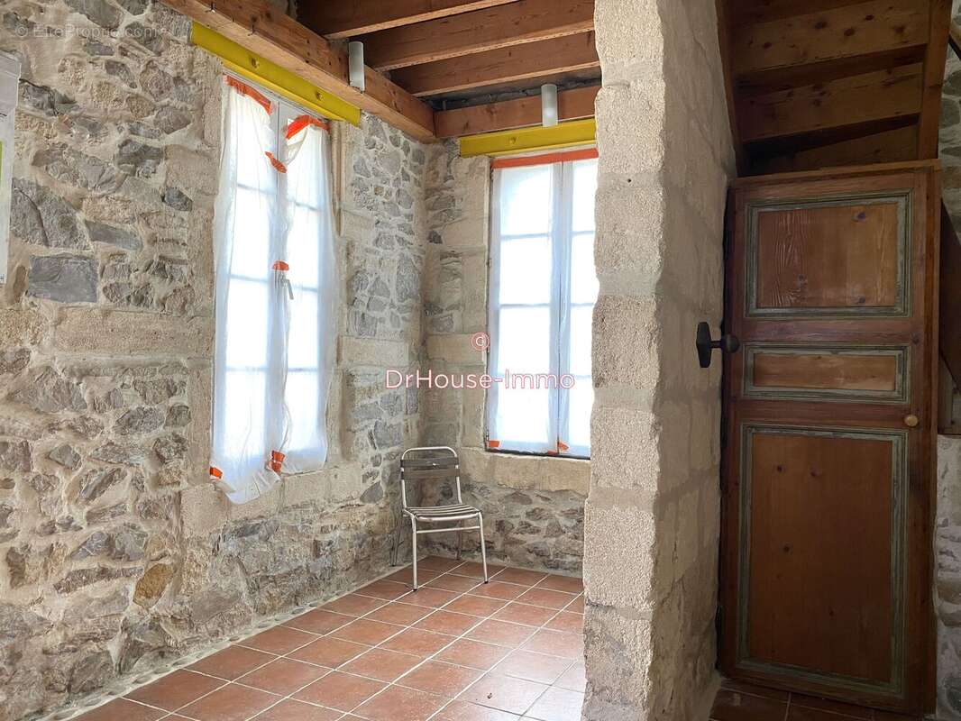 Maison à SAINT-LAURENT-D'AIGOUZE