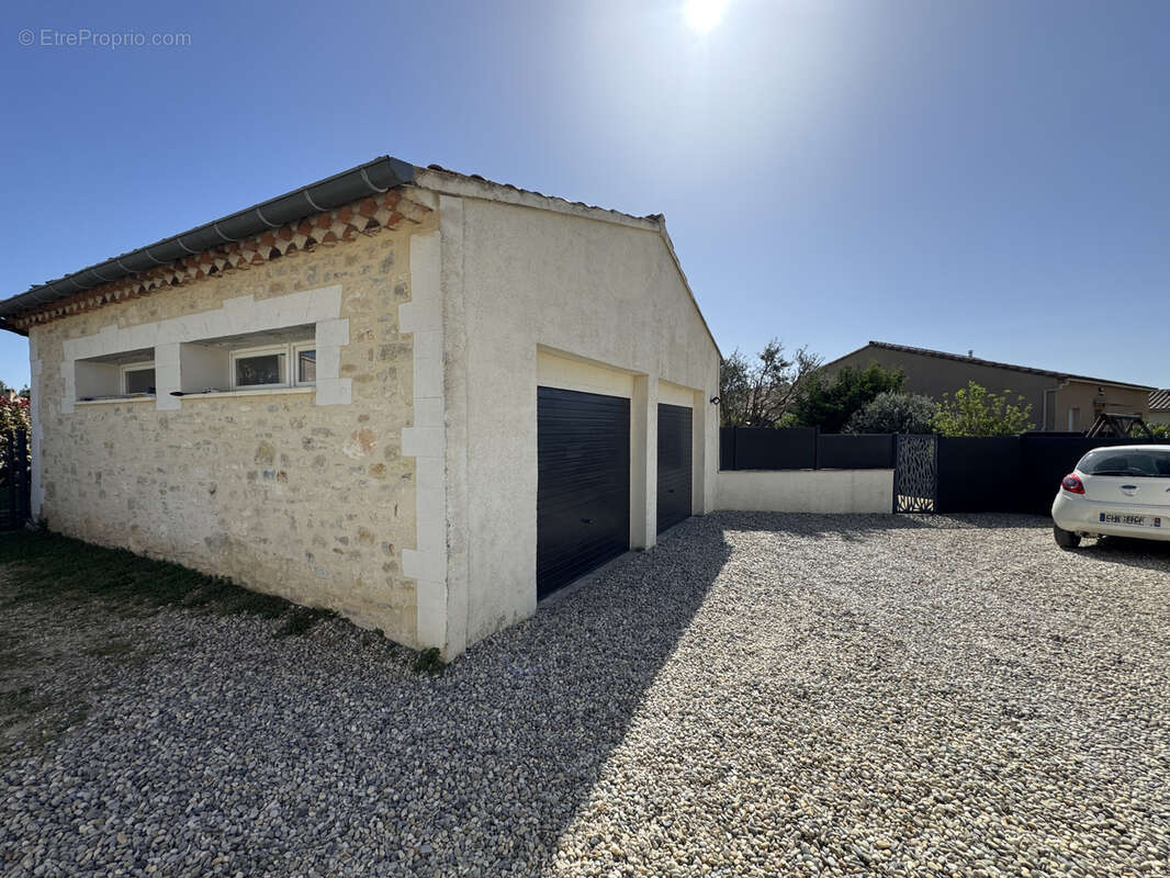 Maison à LAUDUN-L'ARDOISE
