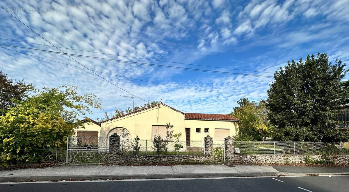 Maison à AMBARES-ET-LAGRAVE