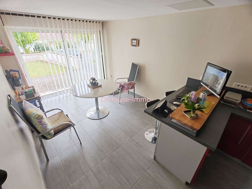 Maison 159 m² à Dange-Saint-Romain  - photo 25