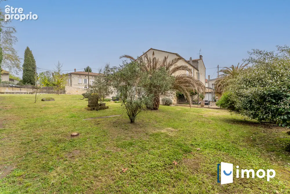 Somptueuse propriété en pierre datant de 1763, surface habitable de près de 400 m2 et jardin 1000m² - photo 2