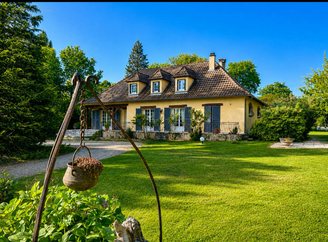 Maison à ANTONNE-ET-TRIGONANT