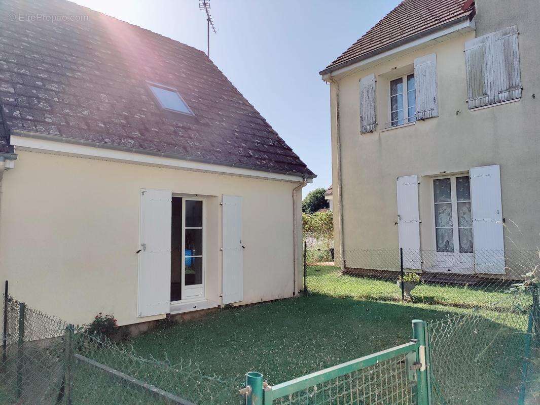 Maison à GRANDVILLIERS