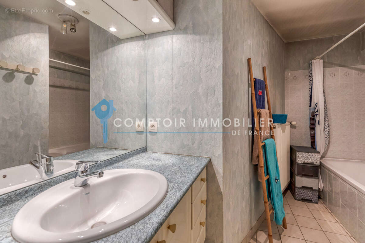 Isère (38) La Tronche -Maison Atypique 220 m2 sur terrain arboré de 1240 m2 - photo 7