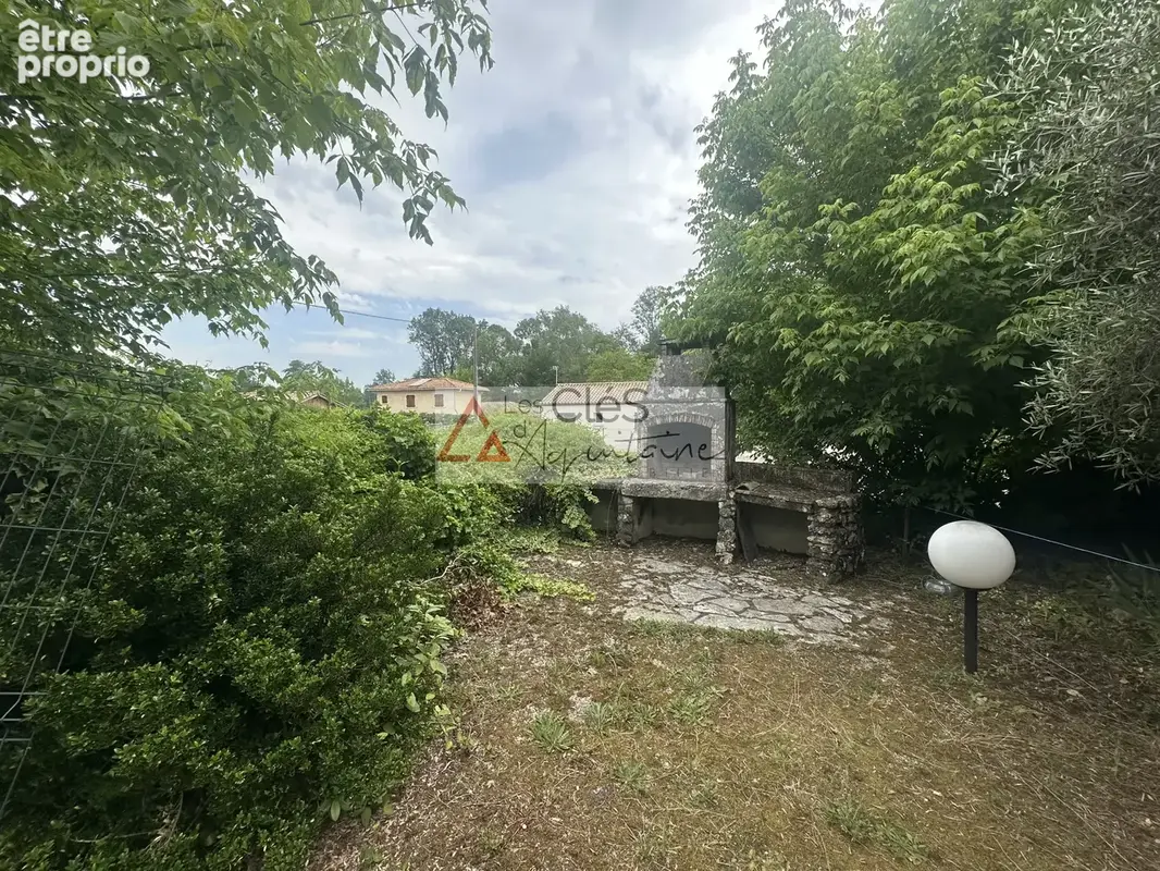 Terrain constructible 1044 m2 à Ayguemorte - photo 3