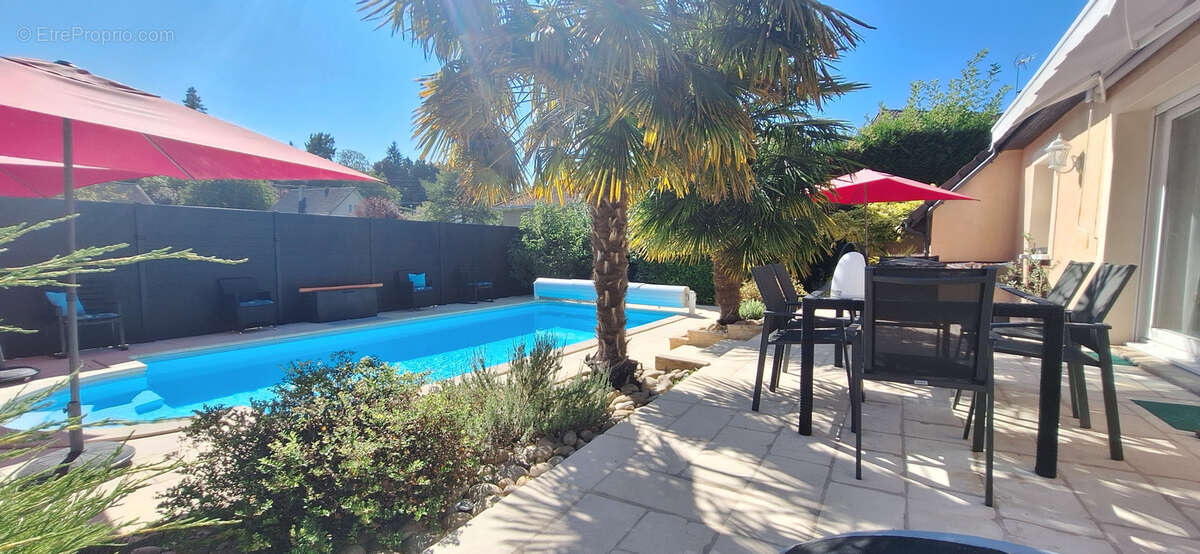 Maison 163m2 environ, 6 chambres,terrain de 1027 m2 arbore, avec sa piscine sans vis a vis. coup de coeur - photo 3