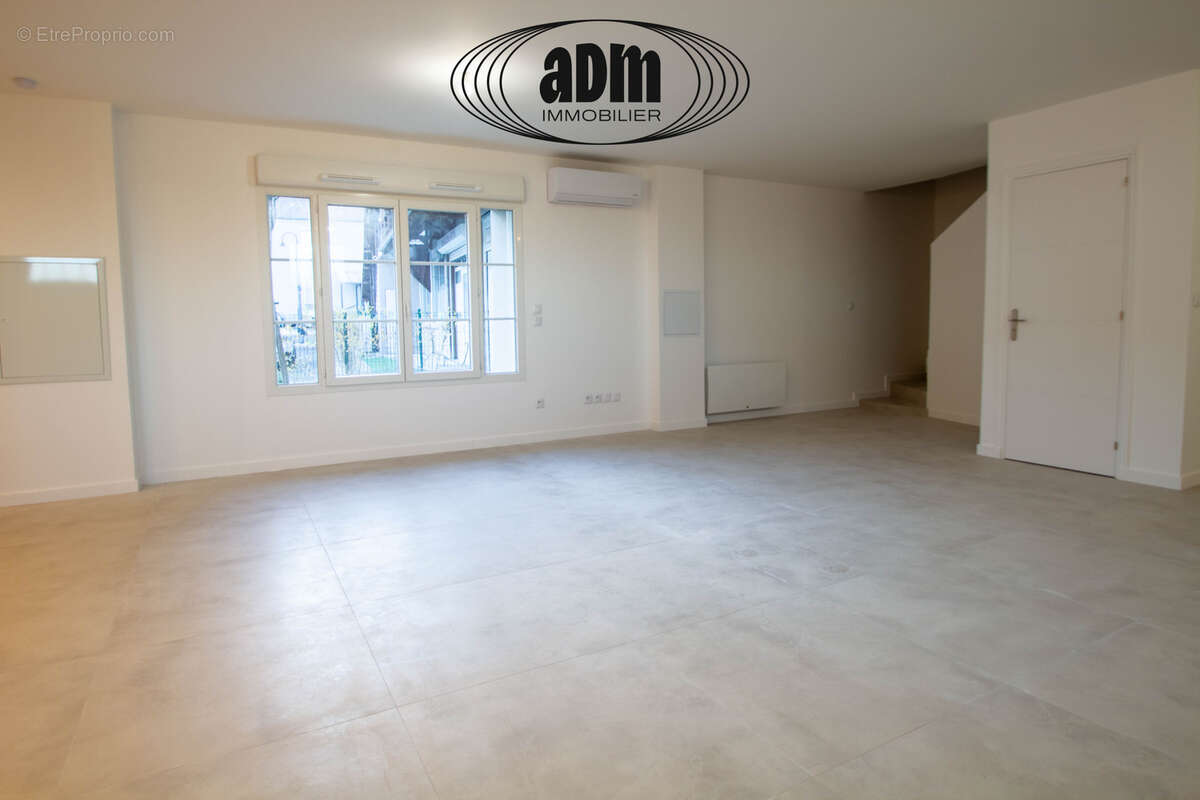 Maison à BUSSY-SAINT-GEORGES