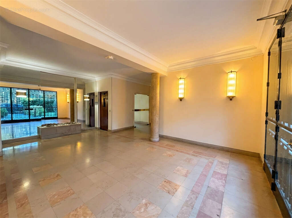 Appartement à NEUILLY-SUR-SEINE