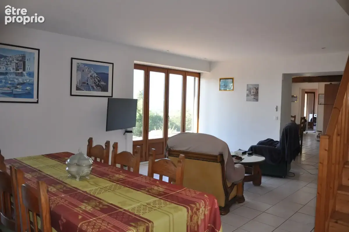 Charmante maison de campagne avec 2,5 hectares de prairie à Châtelus - photo 3