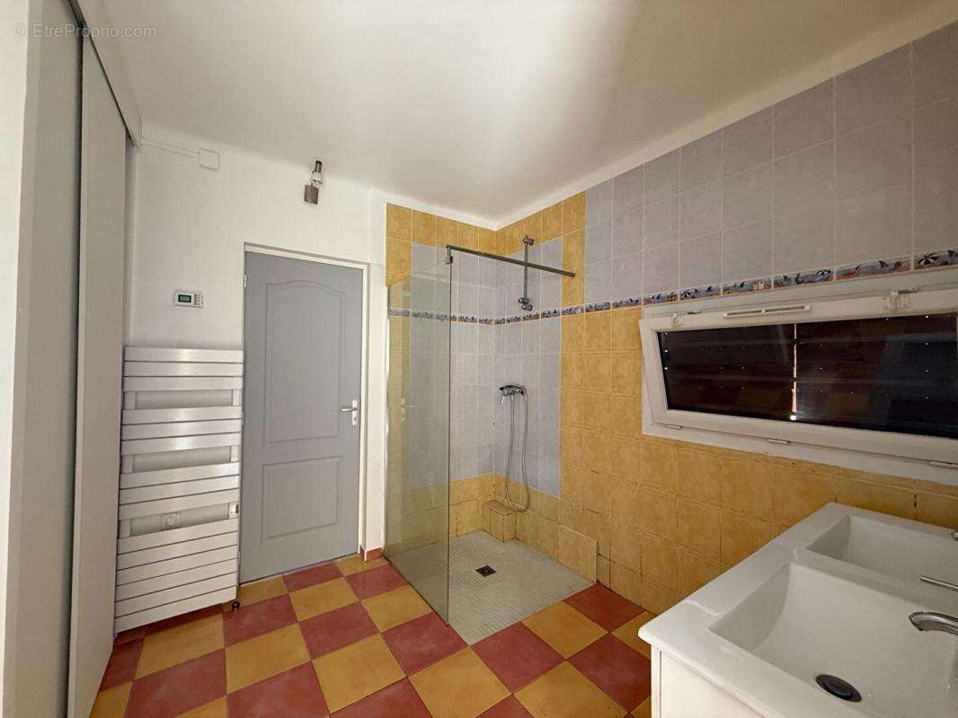 Maison à SAINT-CHAMAS