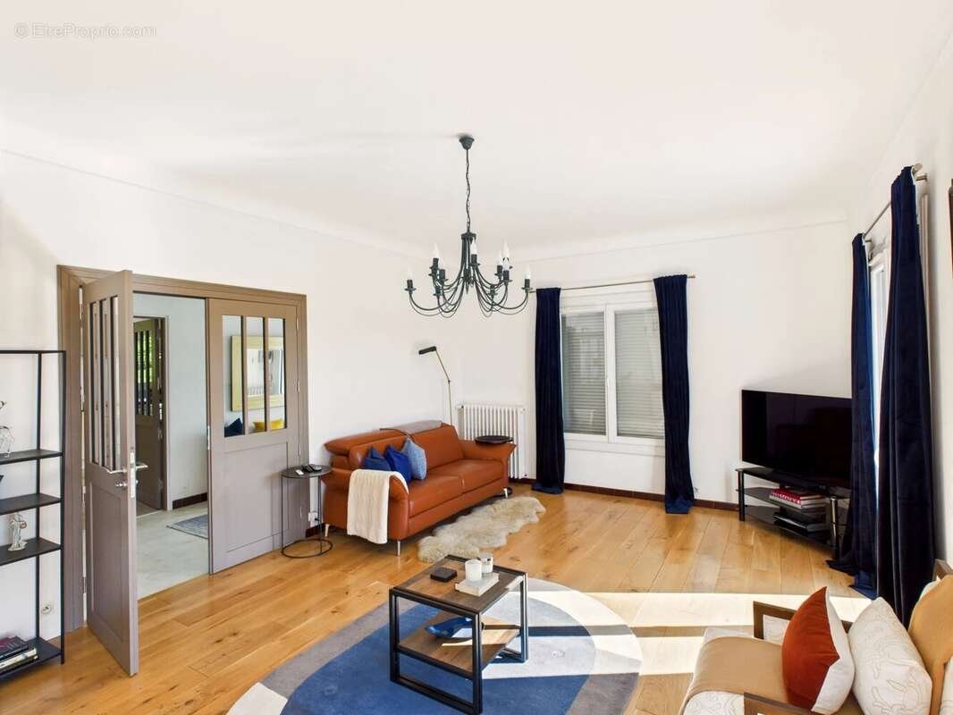 Propriété de luxe de quatre chambres avec grand jardin et piscine, à quelques pas de la ville - photo 26
