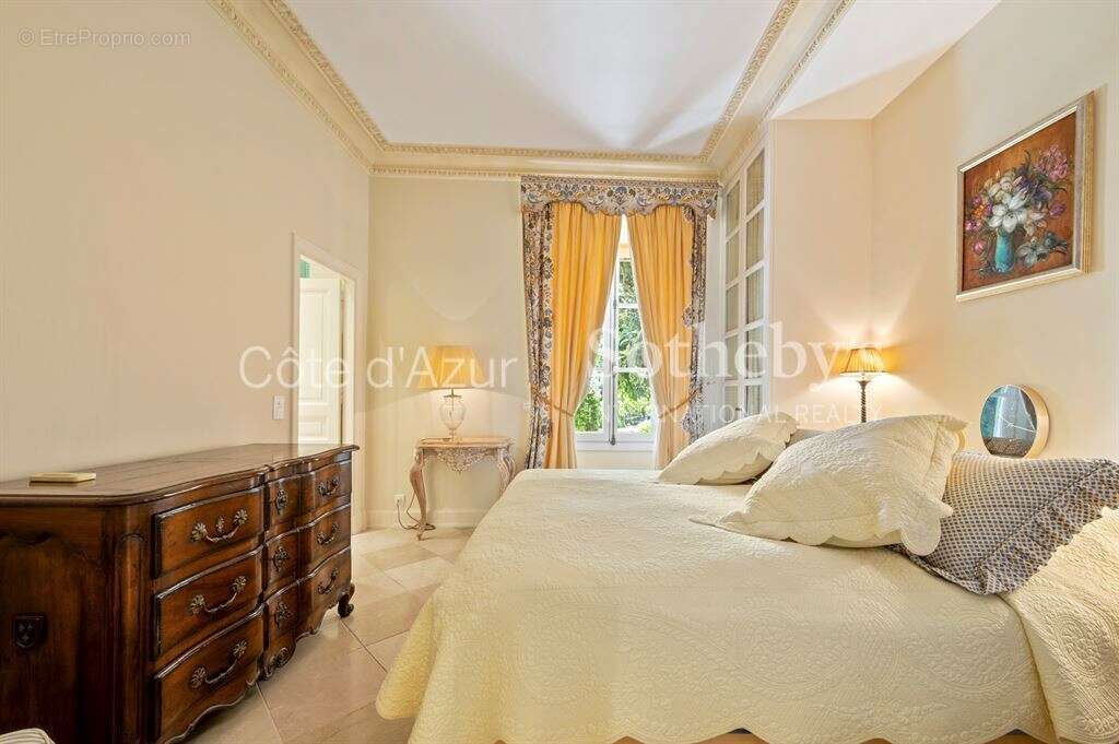 Saint Jean Cap Ferrat, domaine privé avec deux villas, parc paysager, piscine à débordement - photo 10