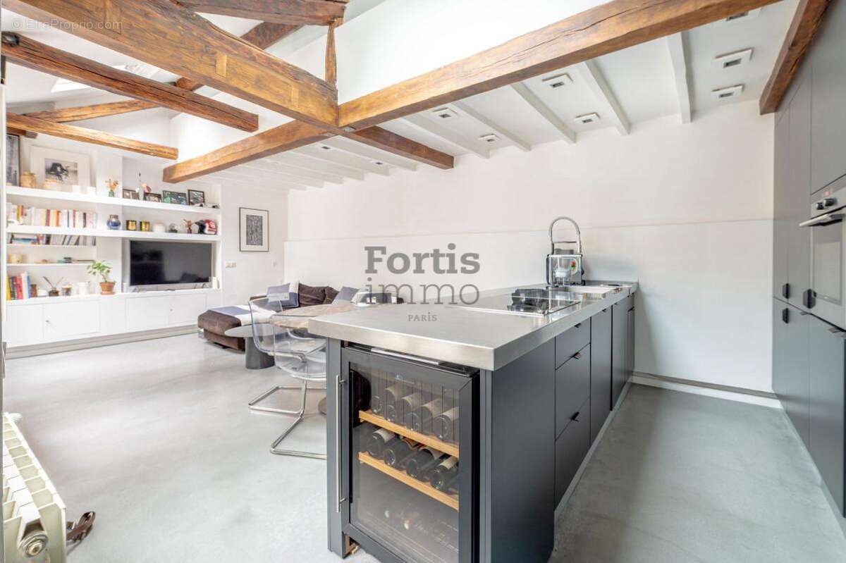 Appartement à PARIS-3E