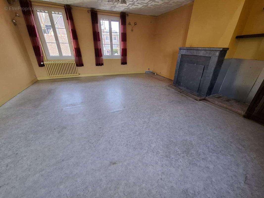 Immeuble comprenant 3 appartements 205m² + dépendances RUGLES - photo 4