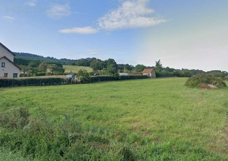 Terrain à SAINT-SULPICE-LE-DUNOIS