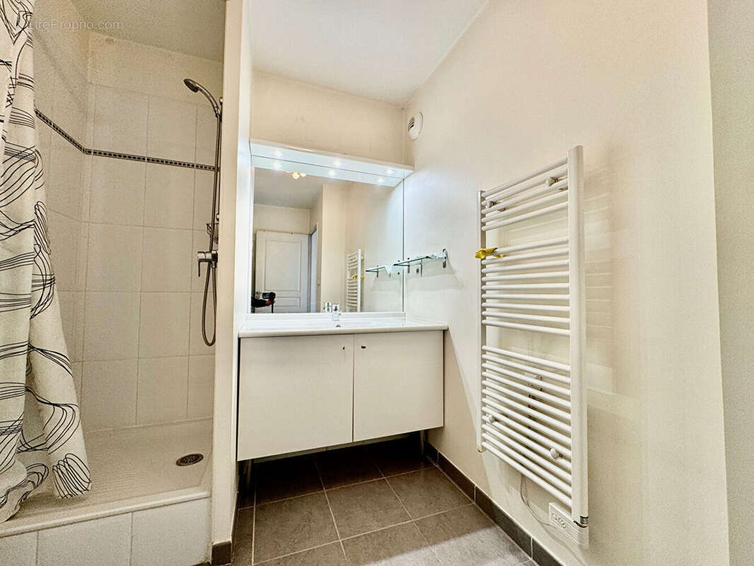 Appartement à MARSEILLE-1E