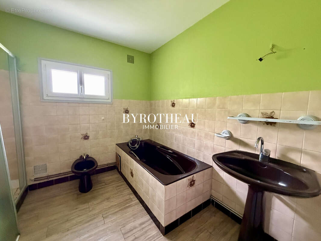 Maison 85 m² à Feneu  - photo 9