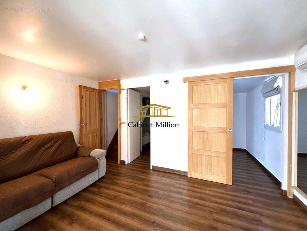 Maison à VIC-LA-GARDIOLE