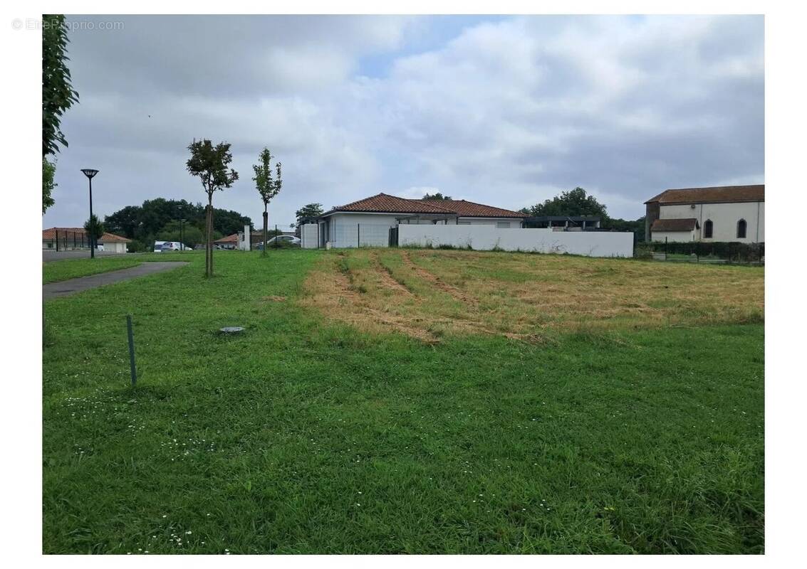 Terrain à CANDRESSE