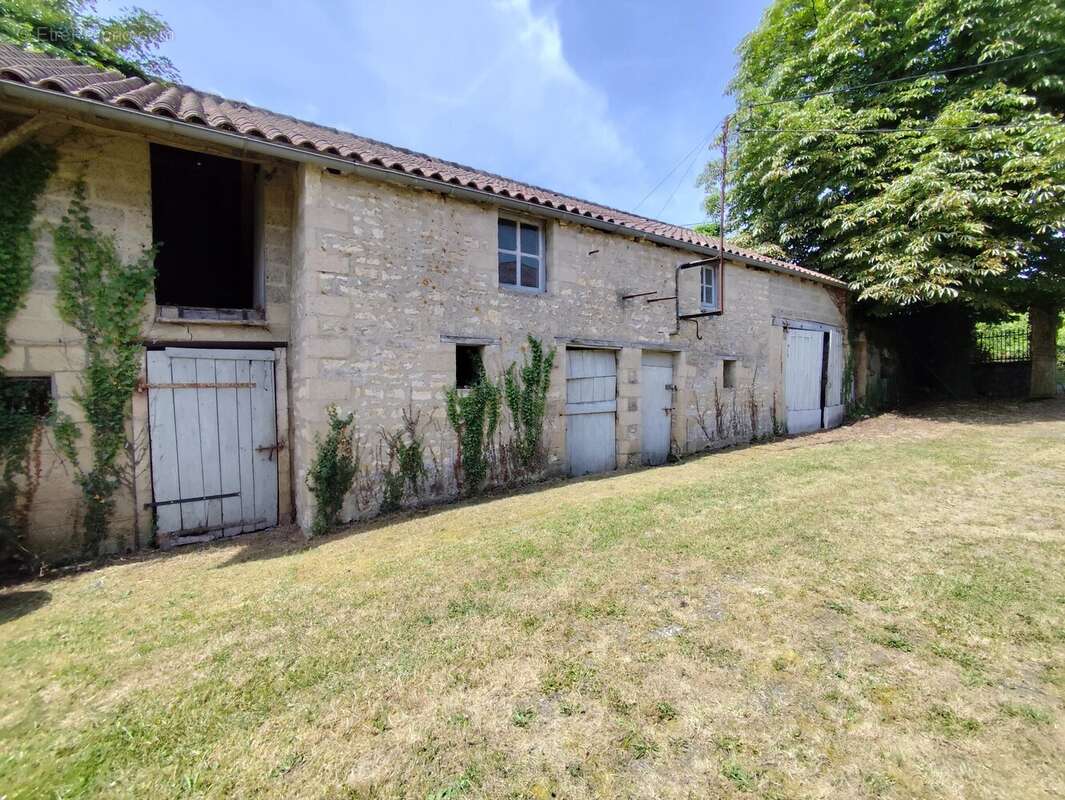 Maison à RUFFEC