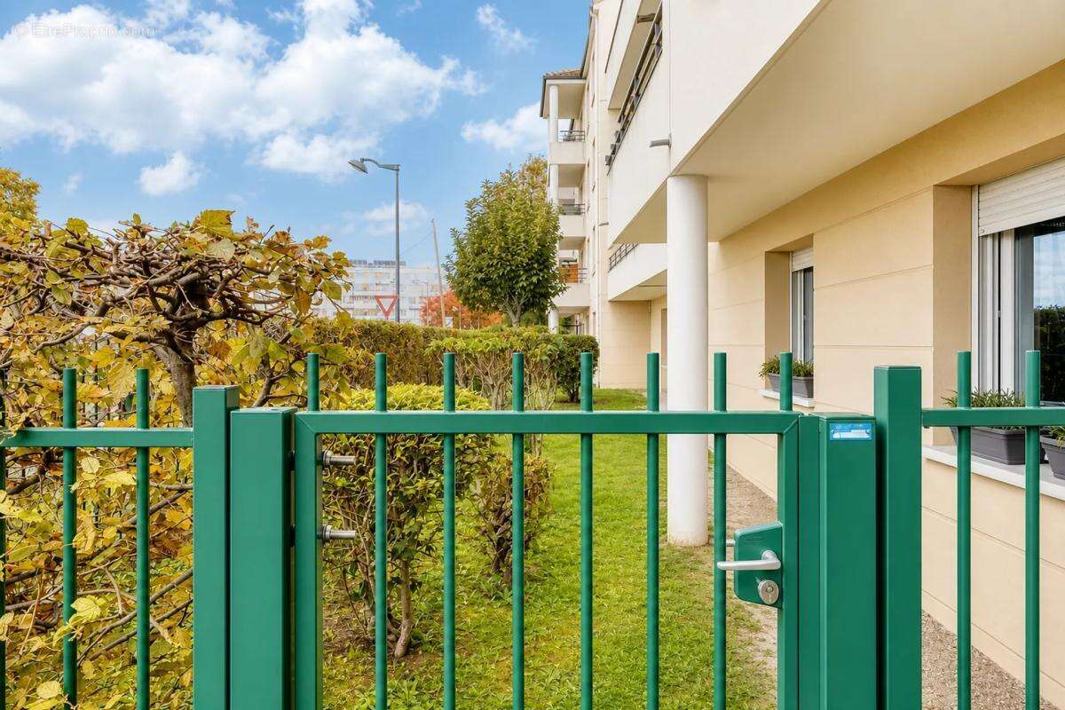 Appartement à VAL-DE-REUIL