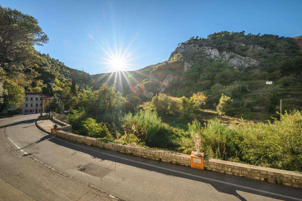 Appartement à TOURRETTE-LEVENS