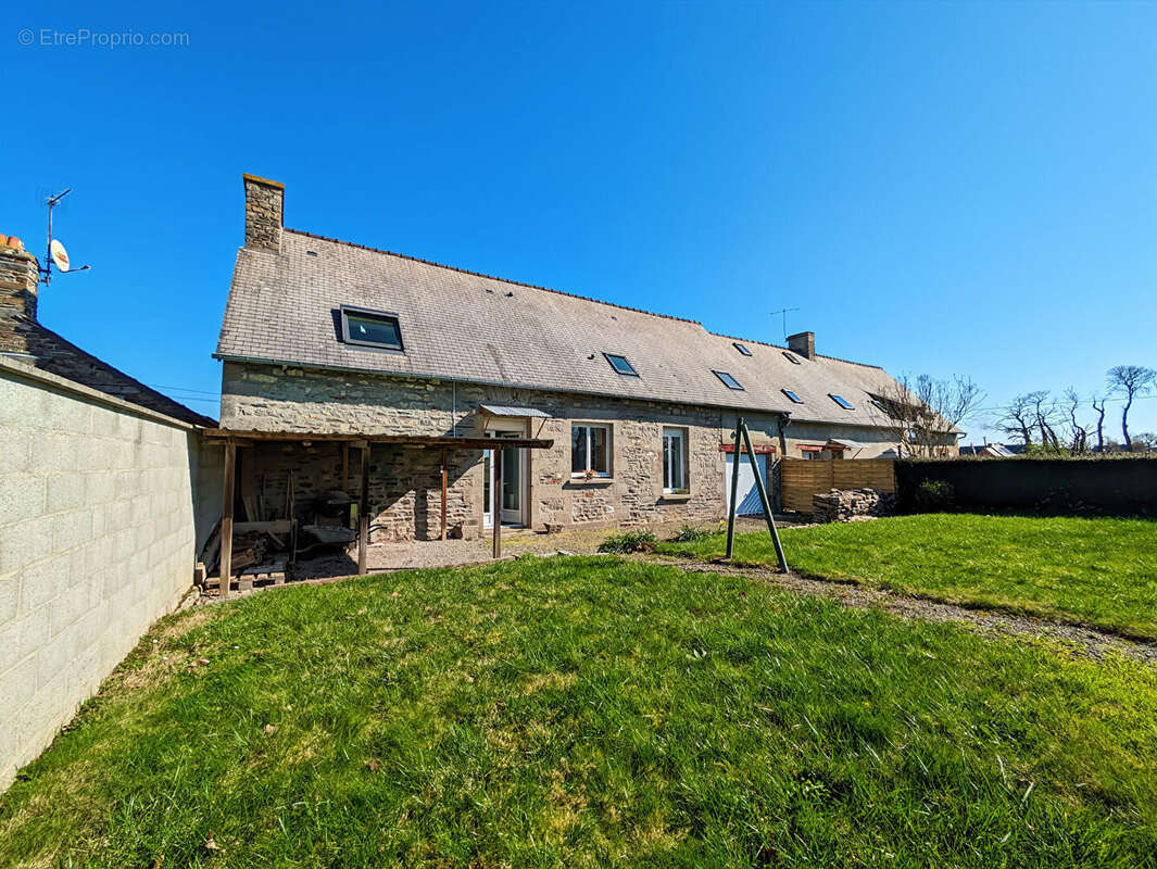 Maison à BAGUER-MORVAN