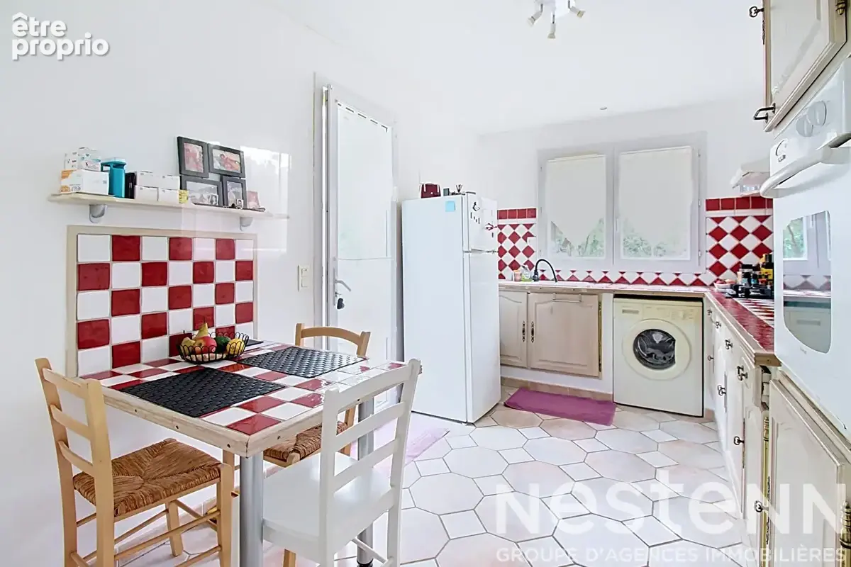 A VENDRE  : Maison avec dépendances, piscine et grand terrain . - photo 14