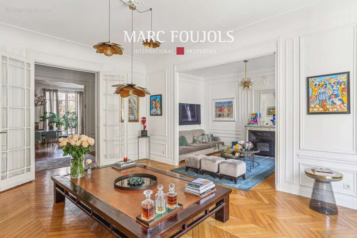 Appartement à PARIS-16E
