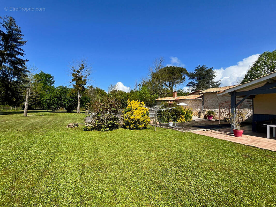 Maison à PUJOLS-SUR-CIRON