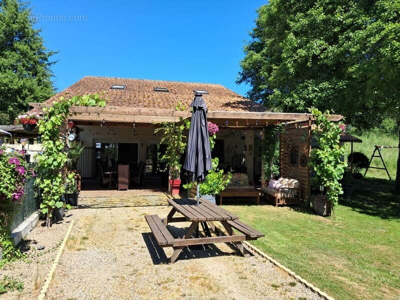 Beau camping avec maison d'habitation et 7.8ha de terrain - photo 17