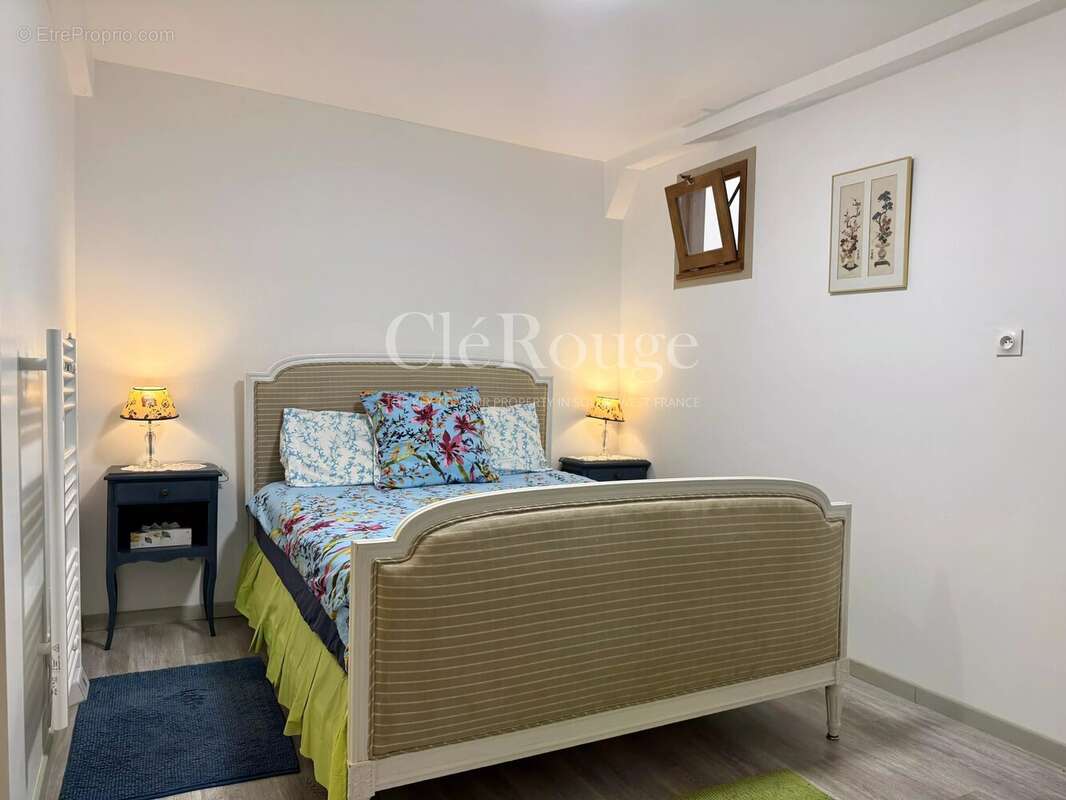 Eymet – Immeuble de rapport au cœur de la bastide avec maison, studio et local commercial - photo 8
