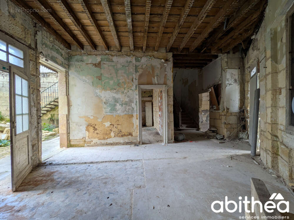 Immeuble à rénover de 143 m2 en plein centre de Libourne ! - photo 2