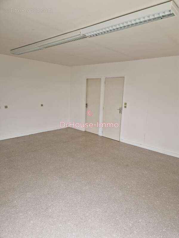 Commerce 91 m² à Poitiers  - photo 13