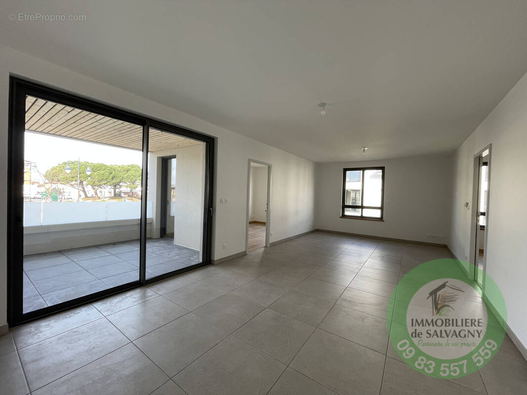 Appartement à LA TOUR-DE-SALVAGNY