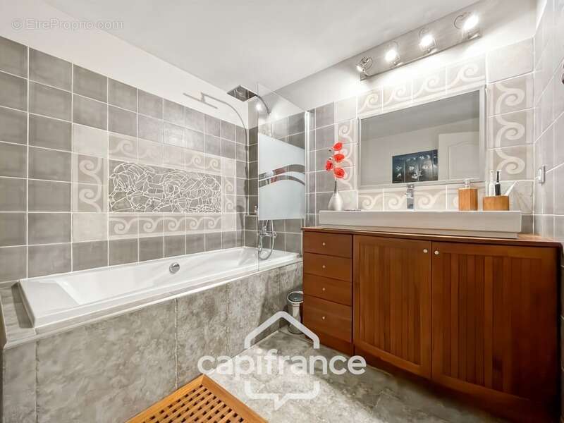 belle poportunité sur Alleins : maison de village de 102 m2 entièrement rénovée et climatisée, 2 niveaux avec 2 grandes chambres - photo 23