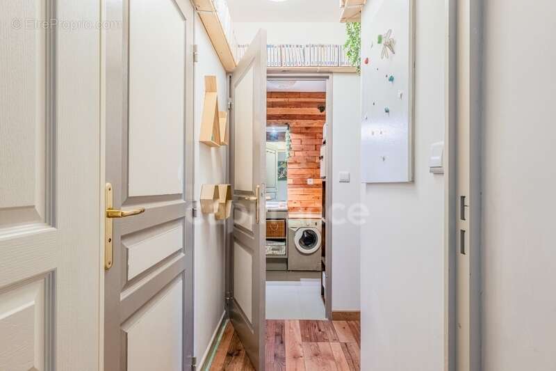 Appartement à NEYRON