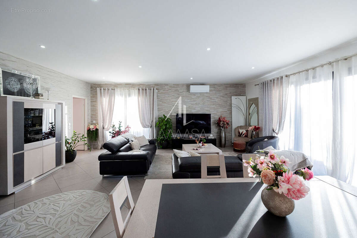 Maison à MONTEVRAIN