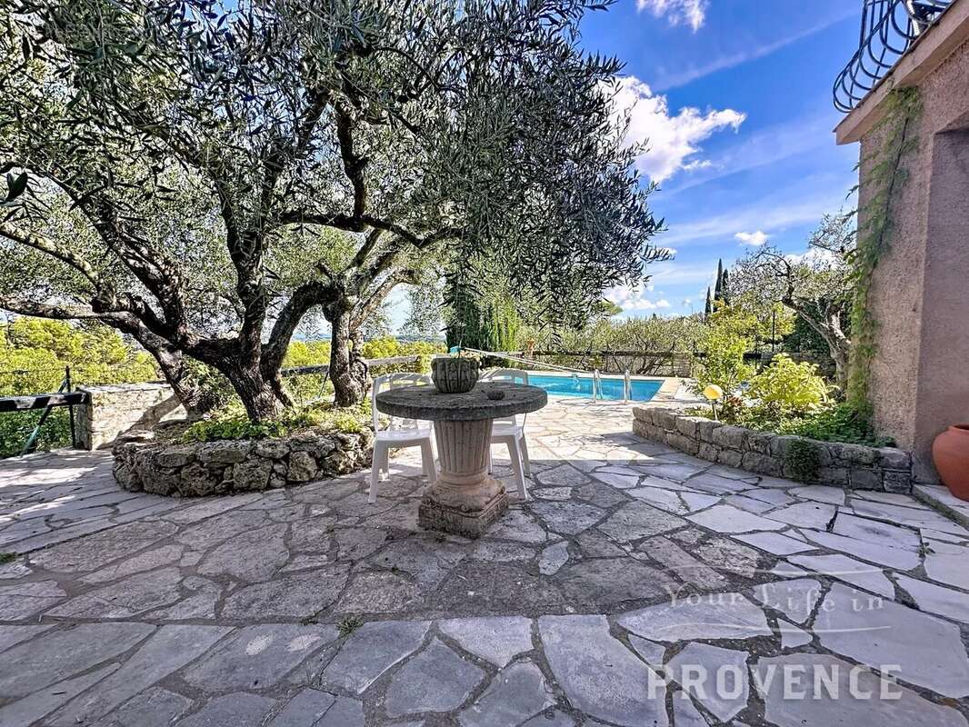 Villa provençale avec vue panoramique à pieds du village - photo 13