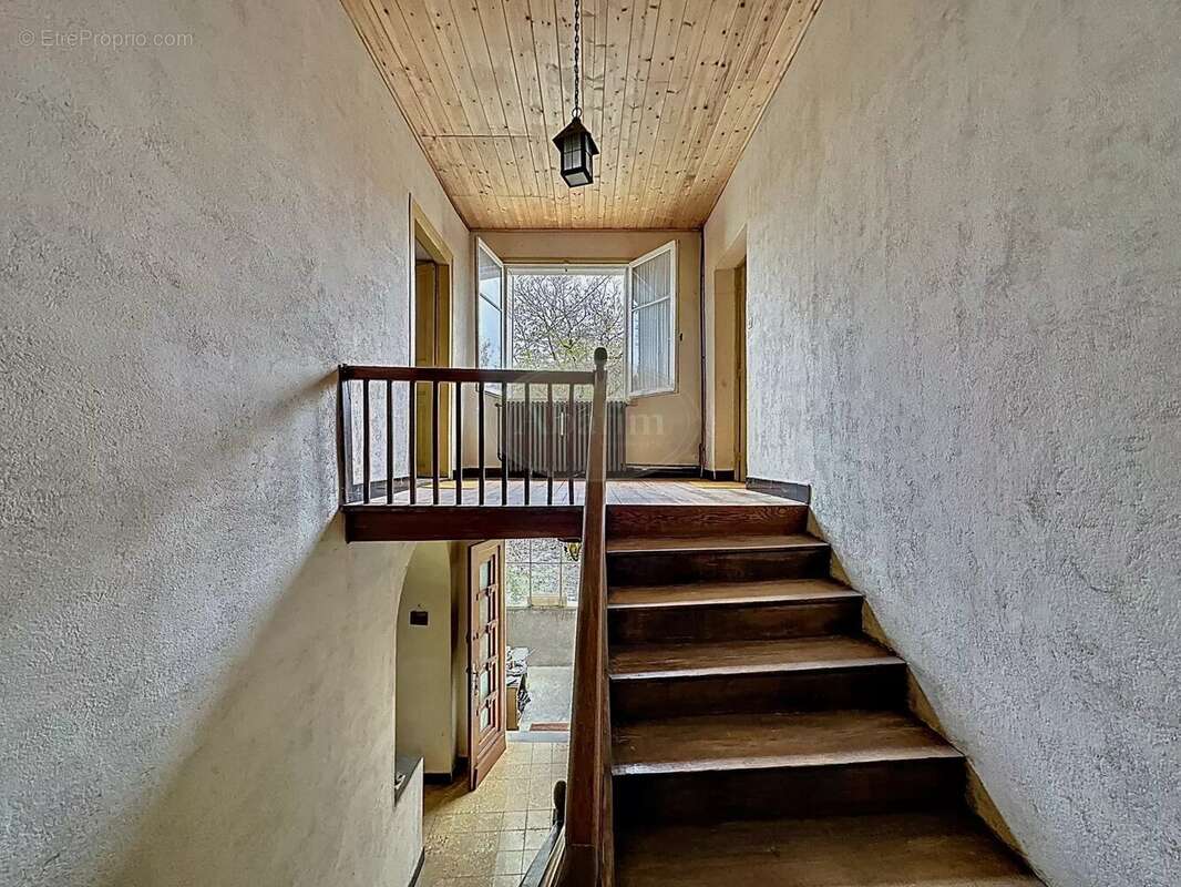 Maison à MONLEON-MAGNOAC